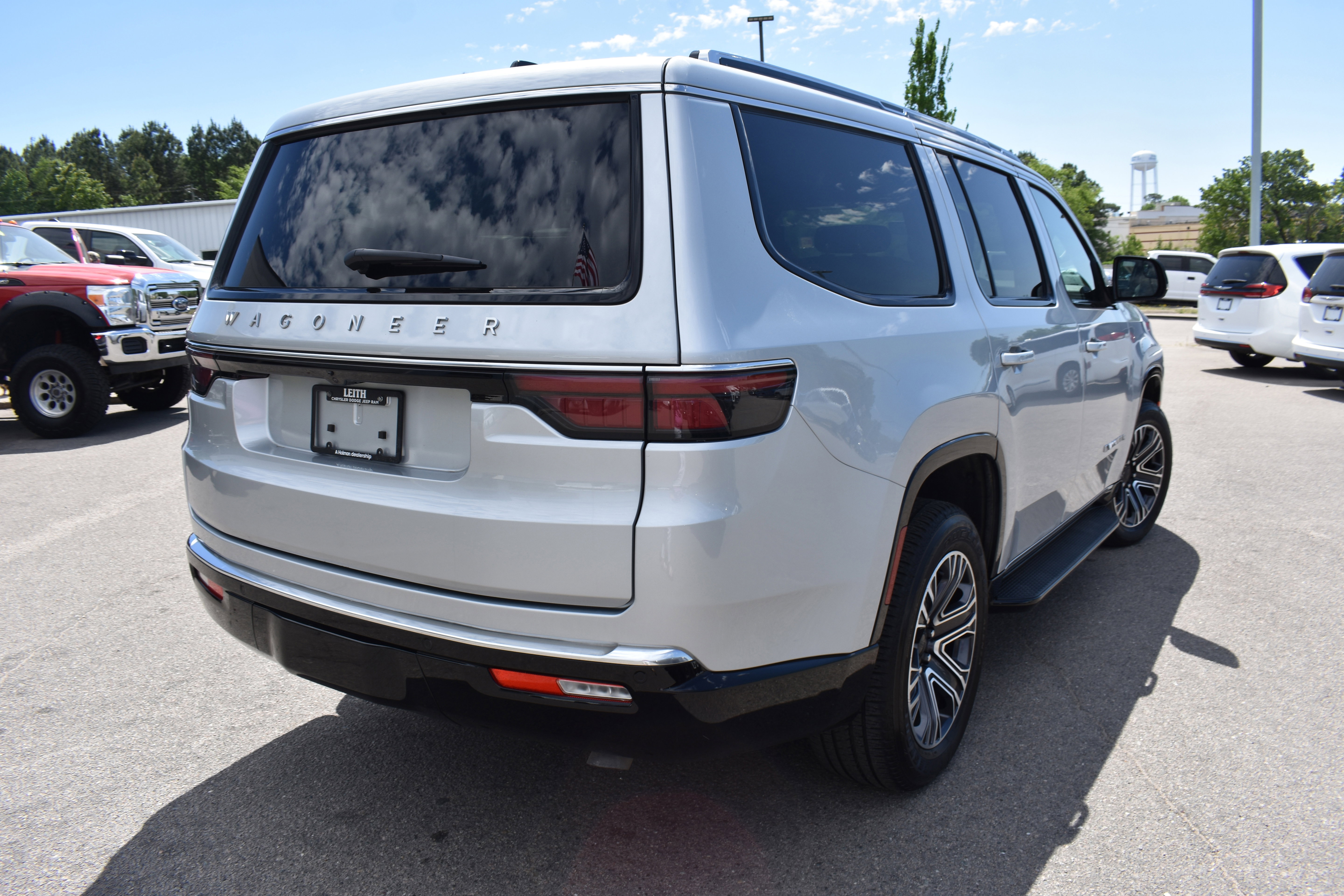 Used 2024 Jeep Wagoneer 4WD w/ Premium Group I image 9