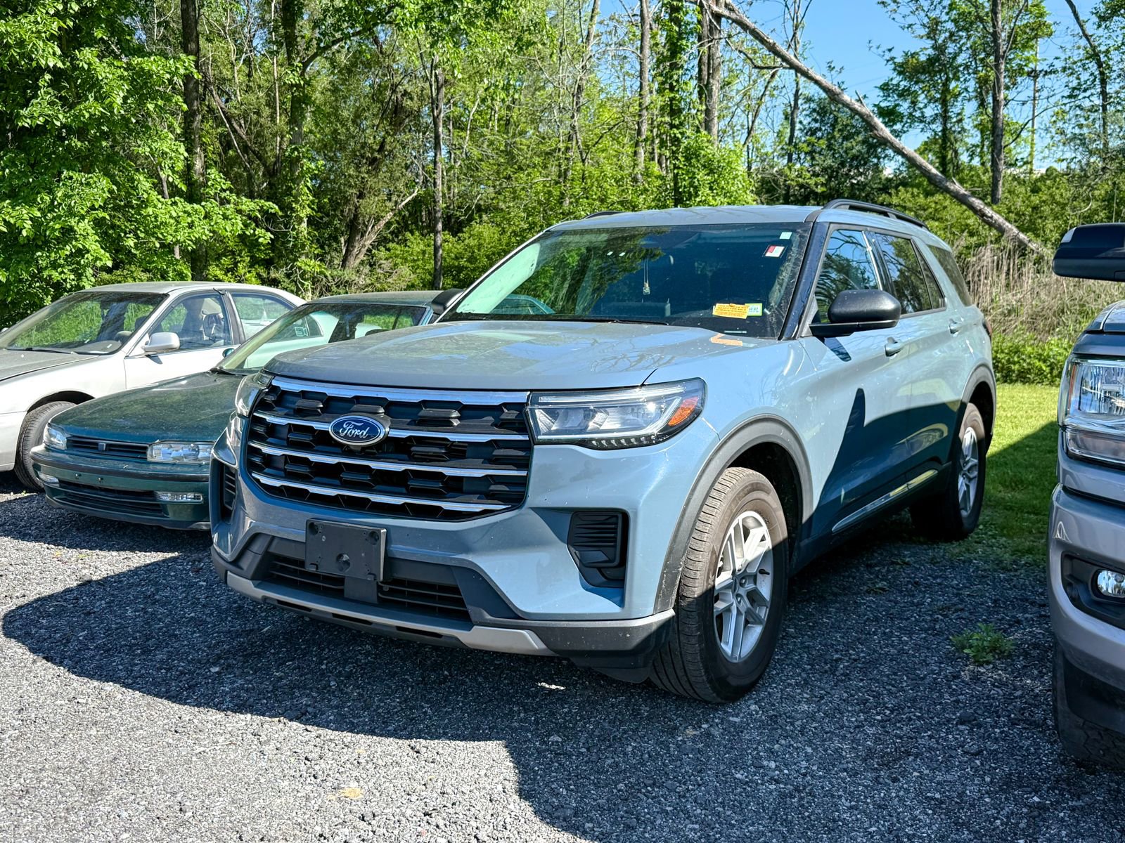 Used 2025 Ford Explorer Active AWD/4WD image 3