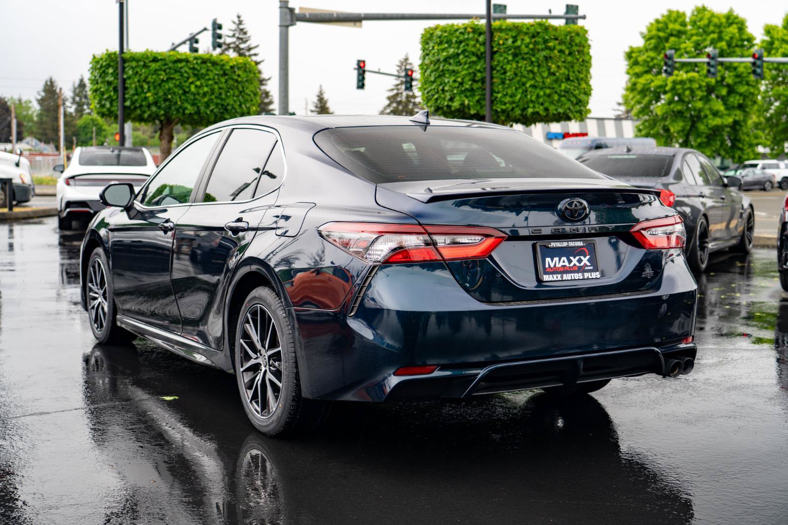 Used 2021 Toyota Camry SE FWD image 12