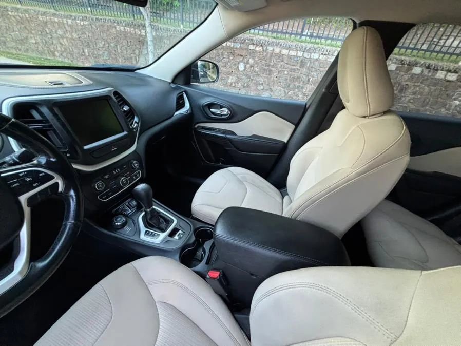 Used 2015 Jeep Cherokee Latitude image 15