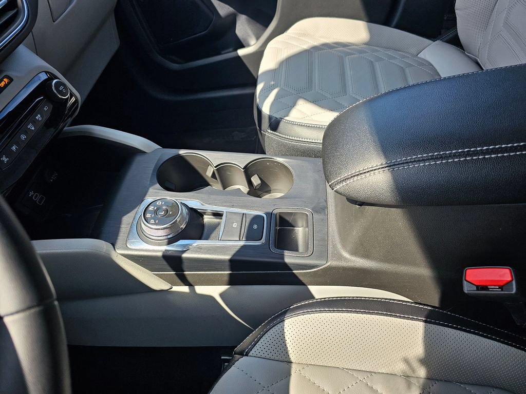 Used 2024 Ford Escape Platinum w/ Premium Technology Package AWD/4WD image 28