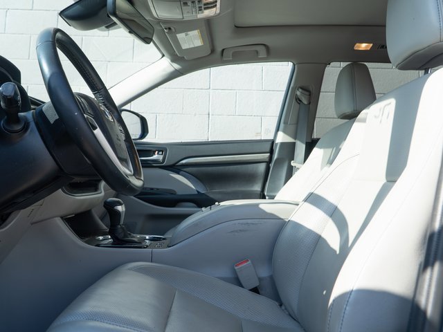 Used 2019 Toyota Highlander Limited Platinum image 17