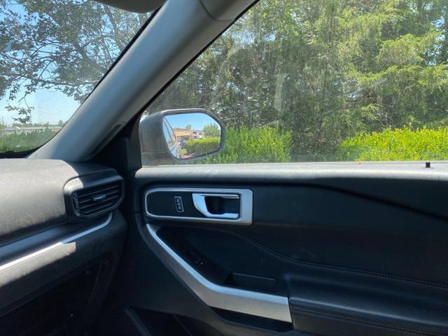 Used 2023 Ford Explorer XLT AWD/4WD image 19