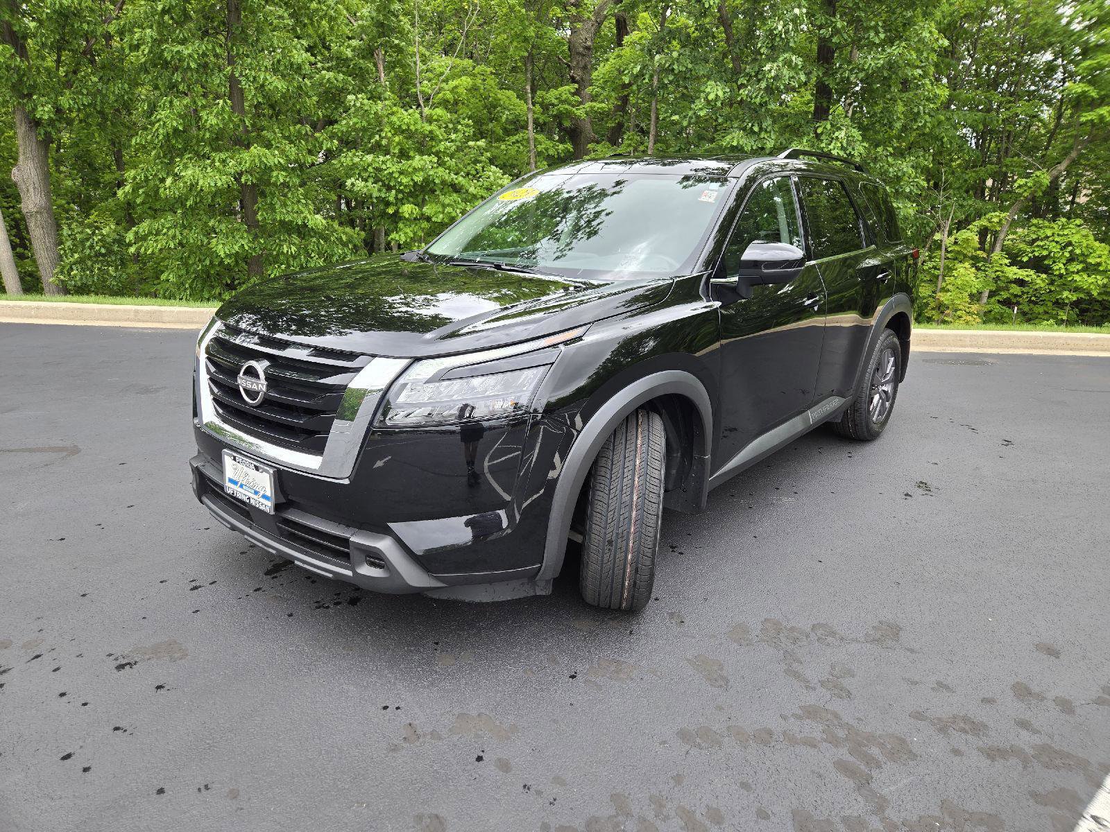 Used 2023 Nissan Pathfinder SV w/ SV Premium Package AWD/4WD image 4