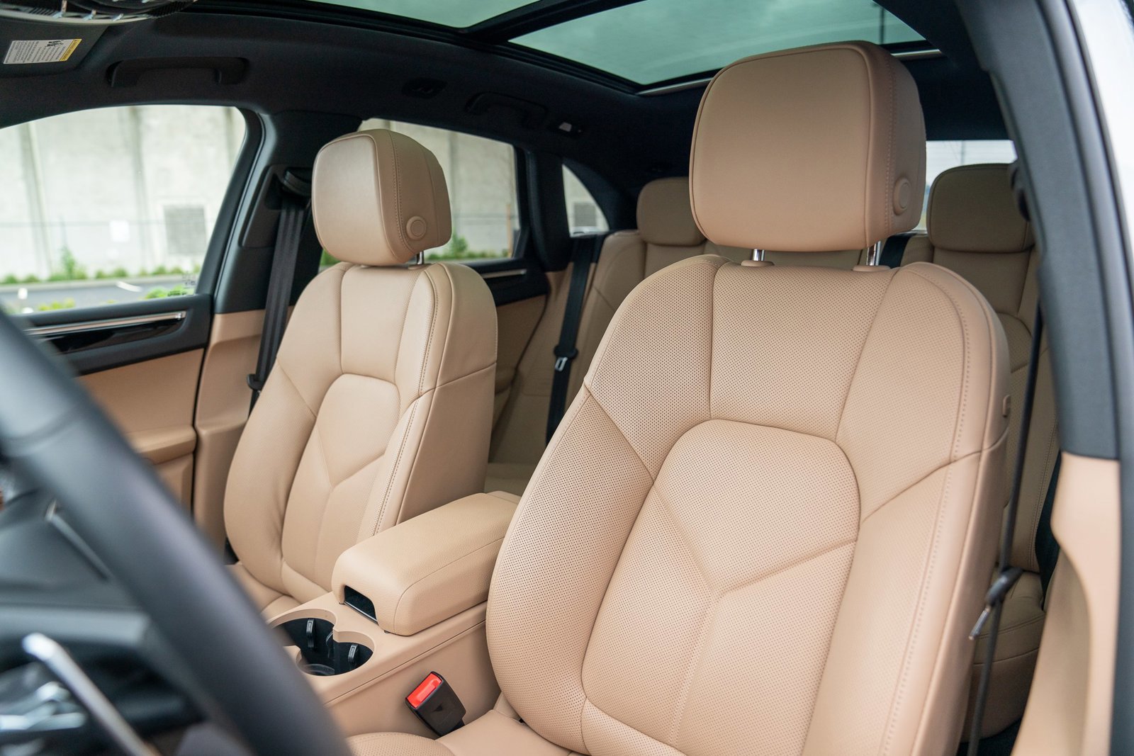 Used 2025 Porsche Macan image 5