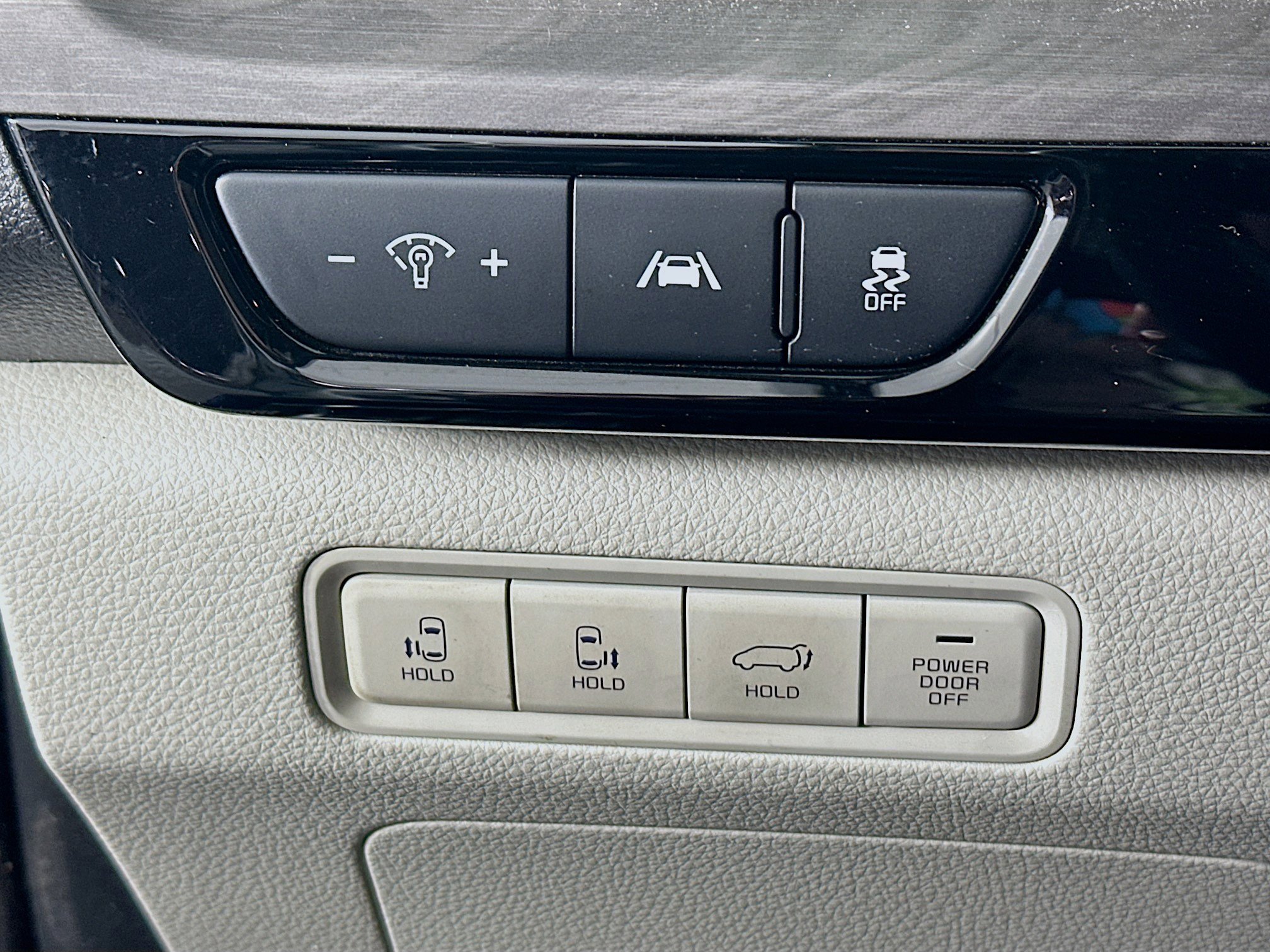 Used 2024 Kia Carnival SX FWD image 17