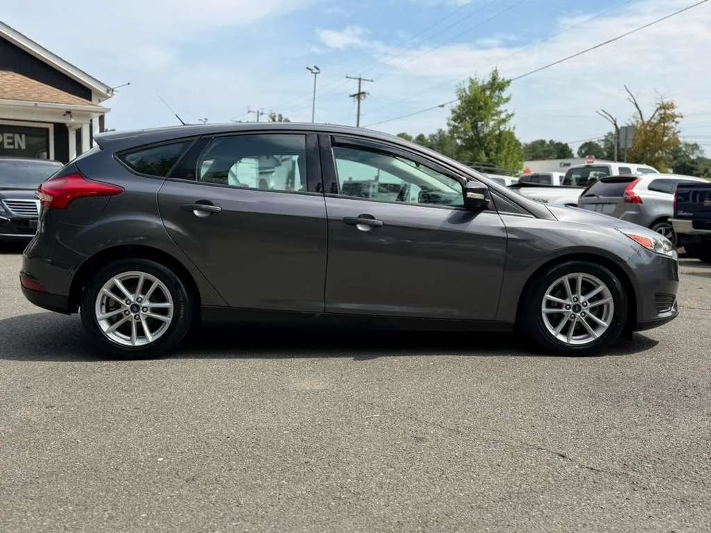 Used 2017 Ford Focus SE FWD image 8