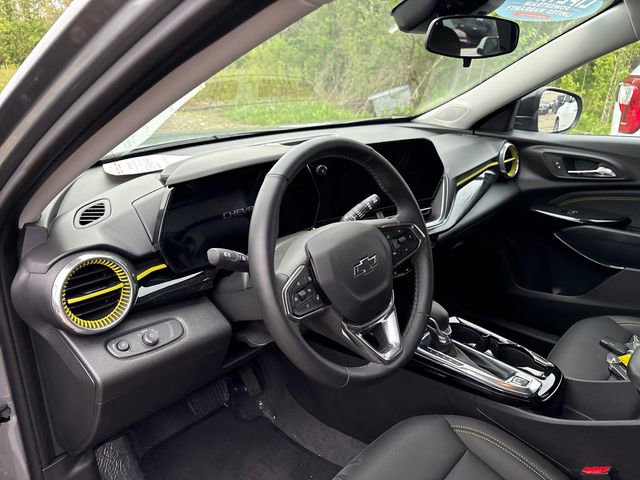 Used 2025 Chevrolet Trax ACTIV FWD image 8