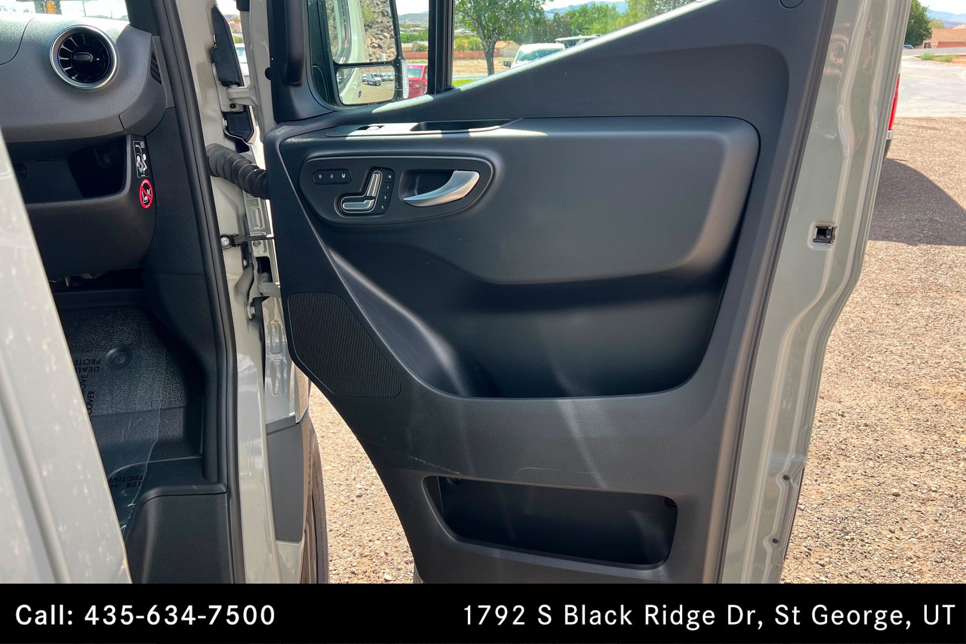 Used 2025 Mercedes-Benz Sprinter 2500 image 21