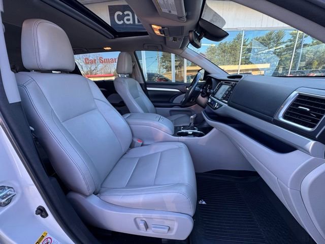 Used 2018 Toyota Highlander XLE AWD/4WD image 12
