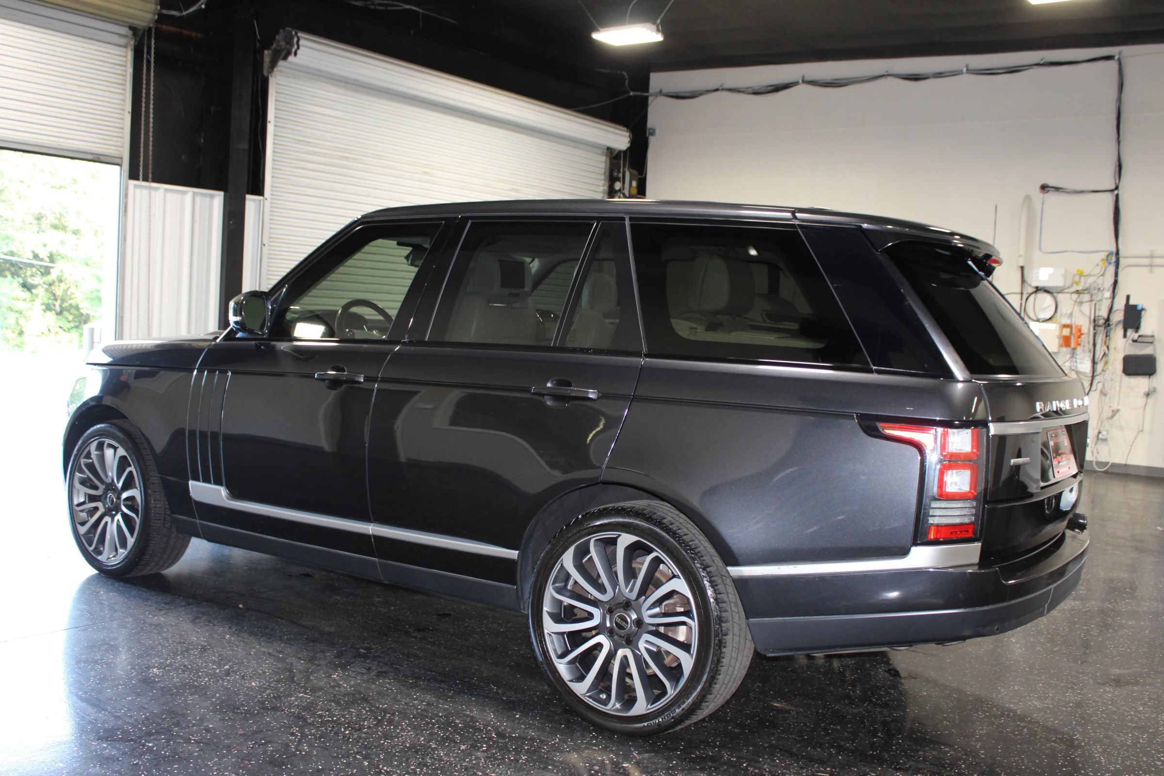 Used 2014 Land Rover Range Rover Supercharged AWD/4WD image 7