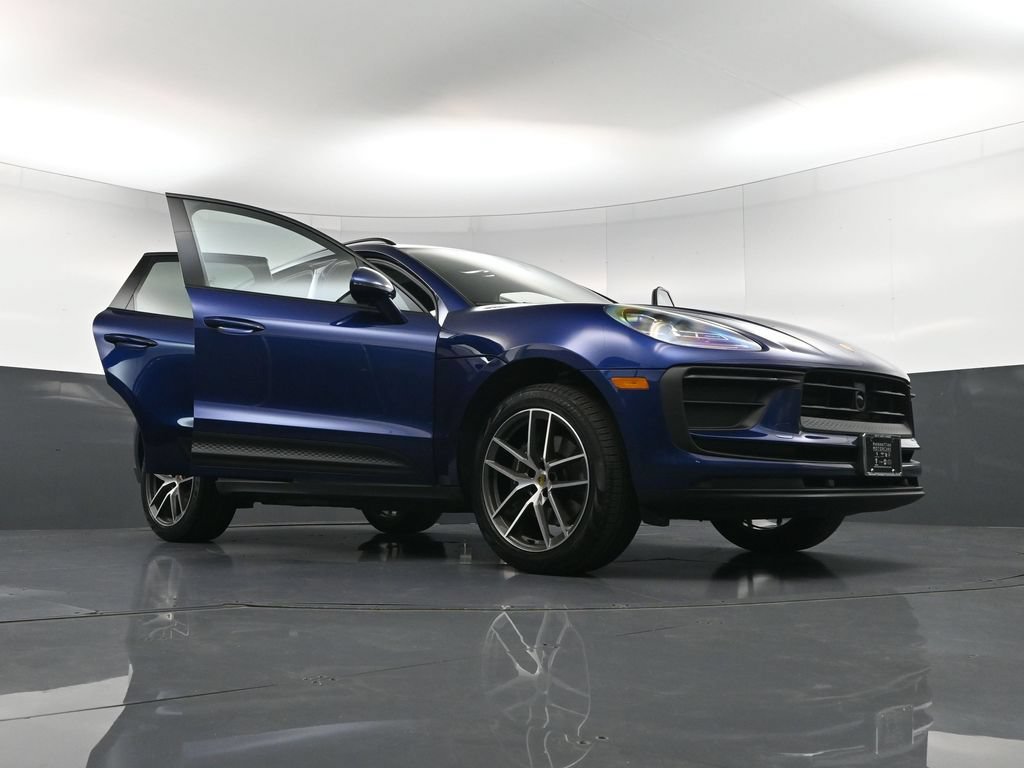 Certified 2026 Porsche Macan AWD/4WD image 36