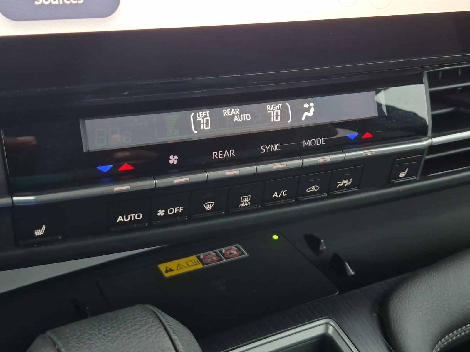 Used 2025 Toyota Sienna XLE FWD image 20