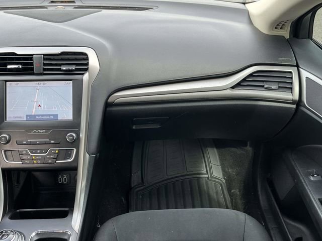 Used 2019 Ford Fusion SE image 18