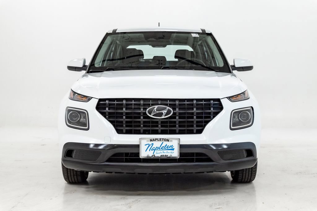 Used 2023 Hyundai Venue SE FWD image 4
