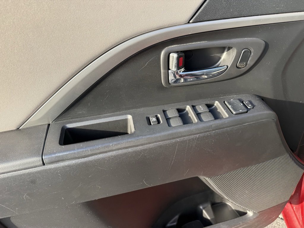 Used 2013 MAZDA MAZDA5 Sport image 17