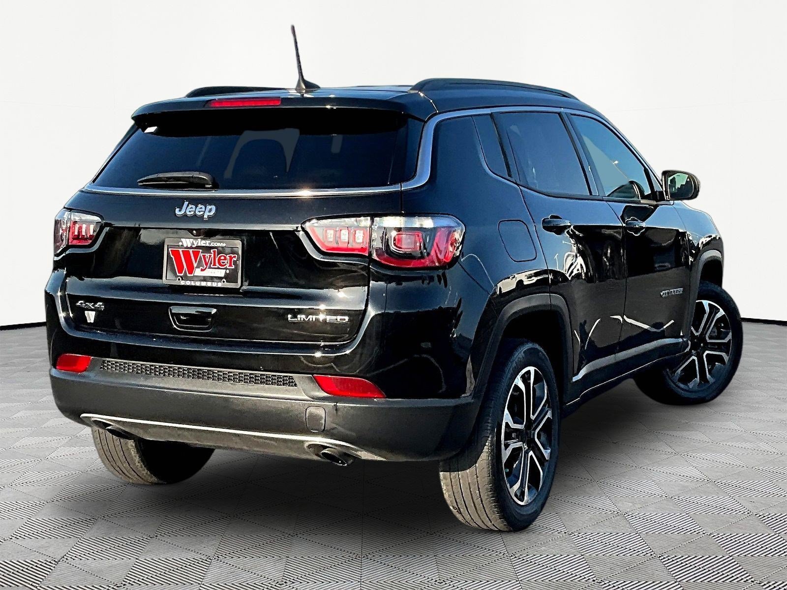 Used 2023 Jeep Compass Limited AWD/4WD image 6