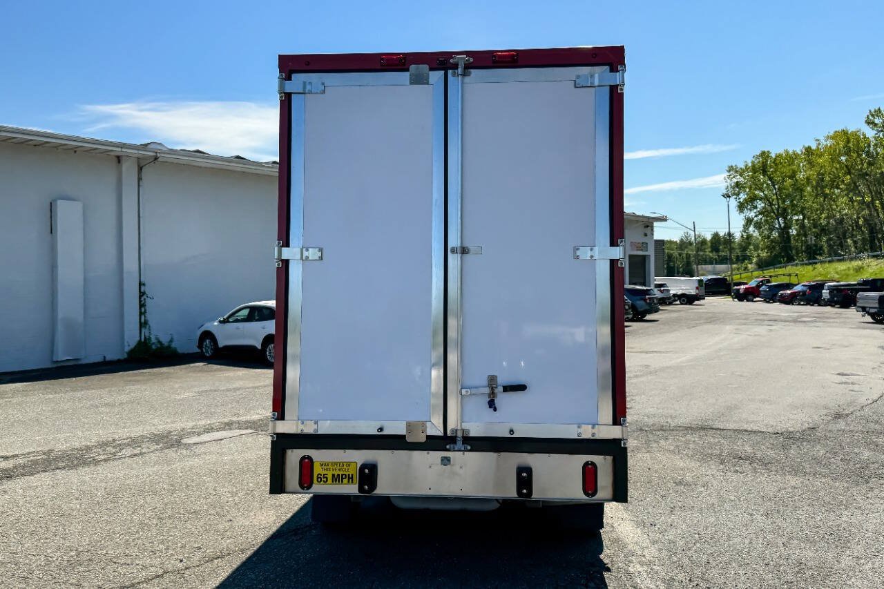 Used 2024 Ford E-350 and Econoline 350 Super Duty RWD image 4
