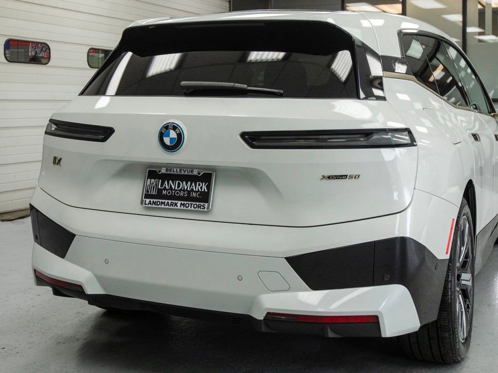 Used 2023 BMW iX xDrive50 w/ Premium Package AWD/4WD image 33