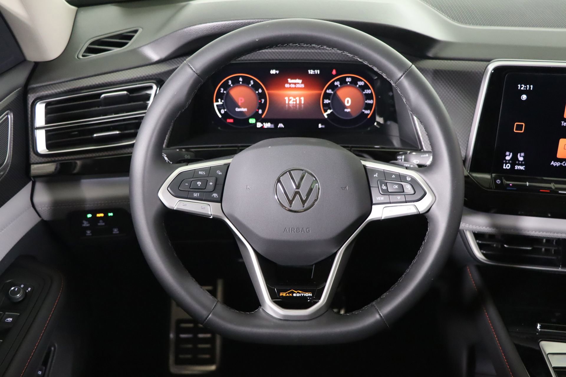 Used 2025 Volkswagen Atlas Peak Edition SE image 37