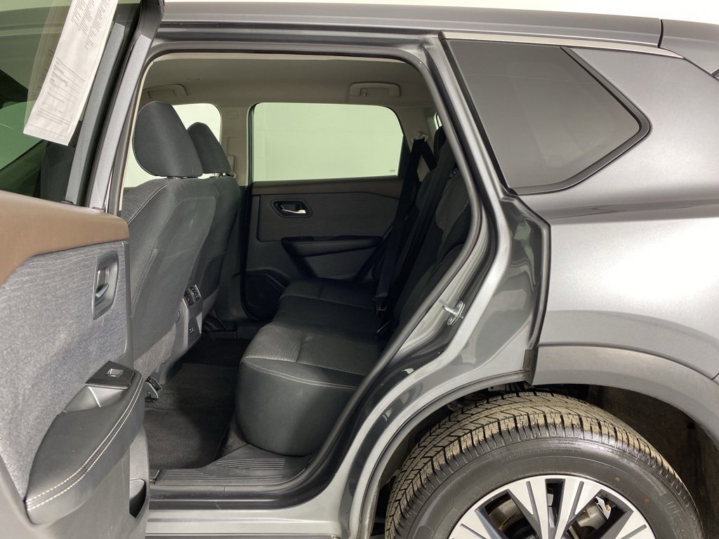 Used 2023 Nissan Rogue S image 29