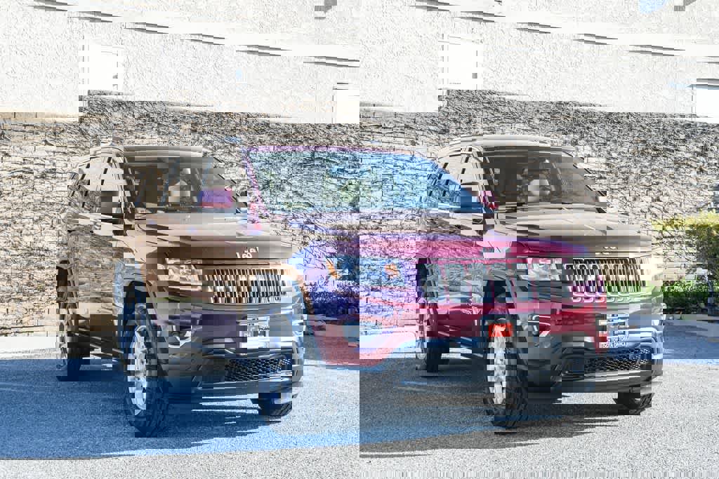 Used 2016 Jeep Grand Cherokee Laredo w/ Quick Order Package 23E image 3