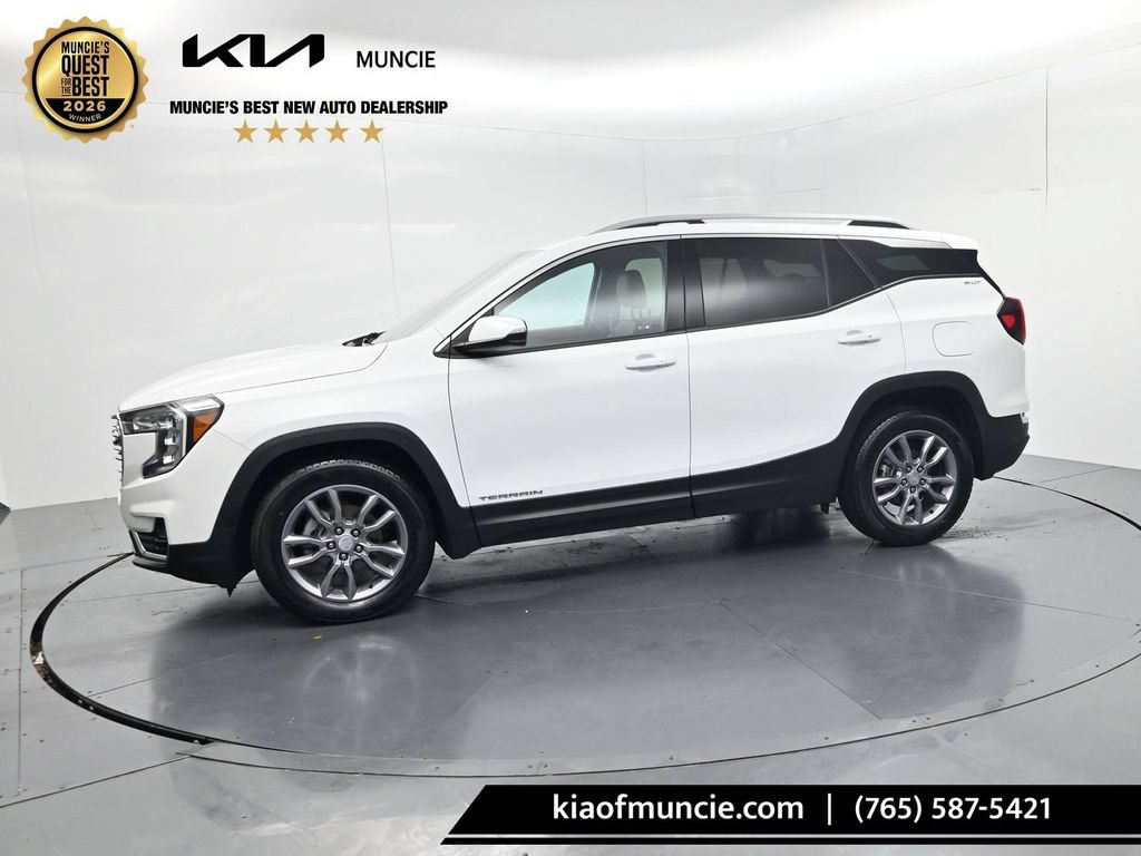 Used 2024 GMC Terrain SLT w/ Infotainment Package II FWD image 4