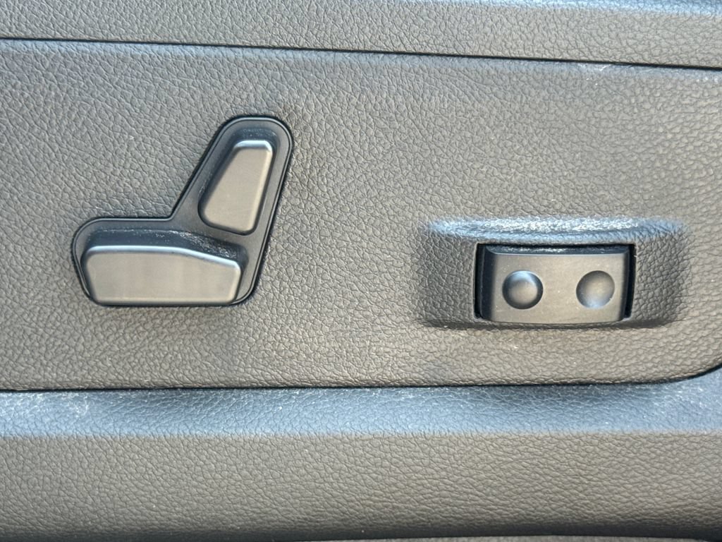 Used 2025 RAM 3500 Limited AWD/4WD image 29