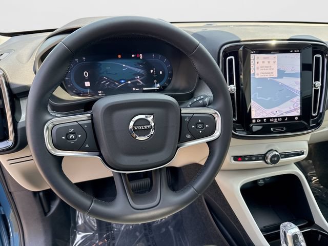 Certified 2024 Volvo XC40 B5 Core AWD/4WD image 13