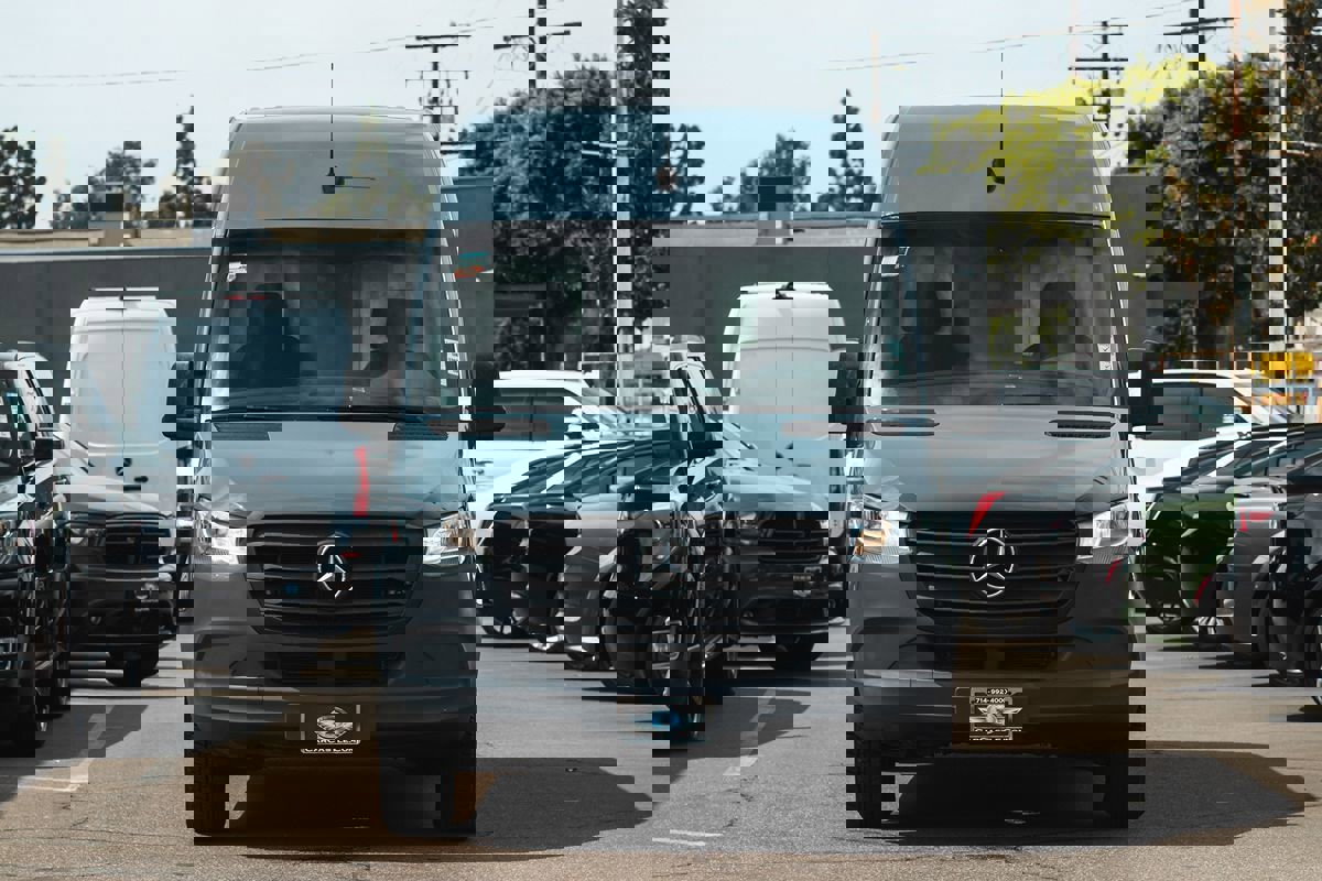 Used 2019 Mercedes-Benz Sprinter 144 image 4