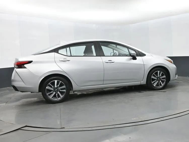 Used 2025 Nissan Versa SV FWD image 4