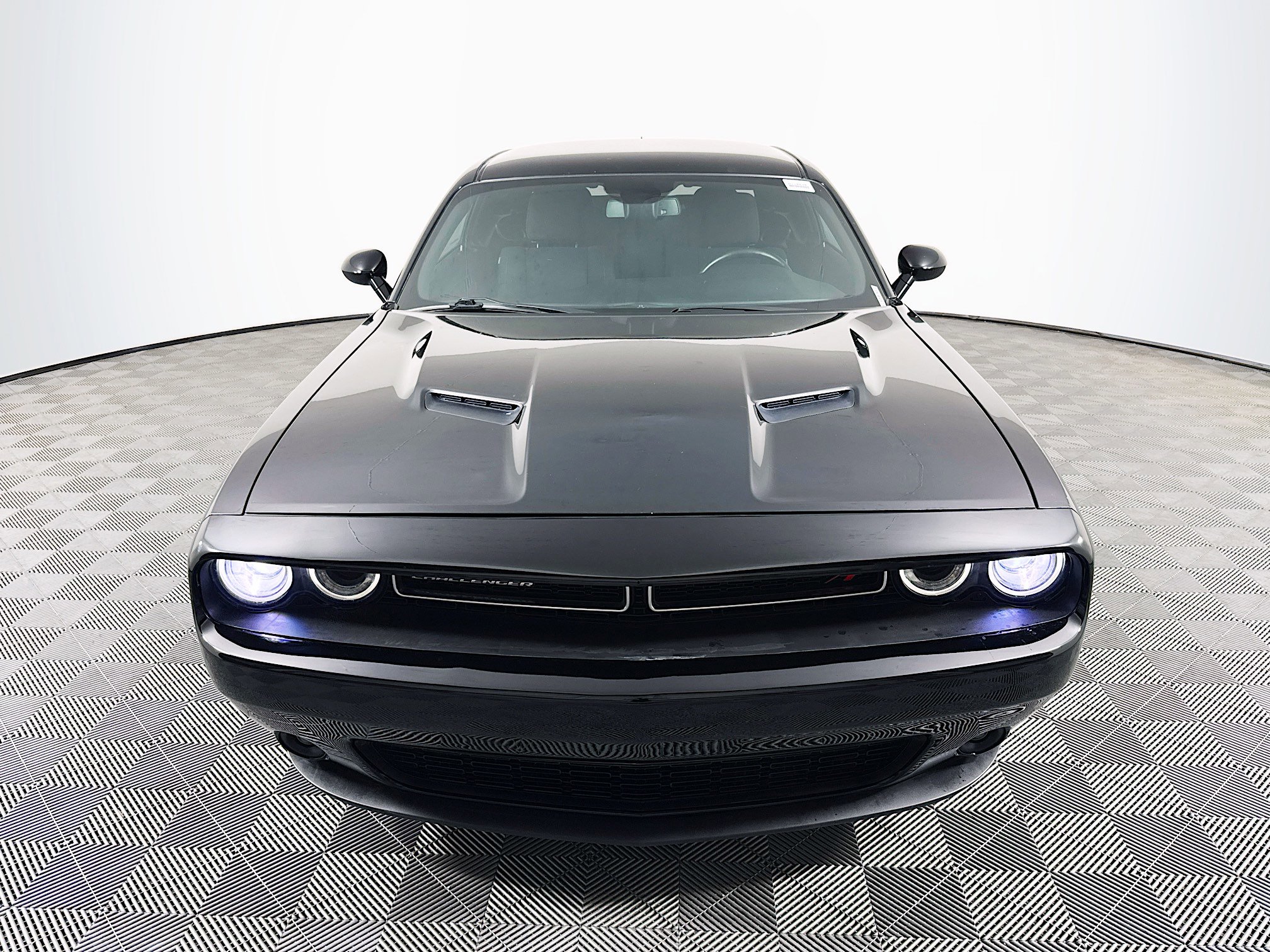 Used 2018 Dodge Challenger R/T w/ Driver Convenience Group image 2