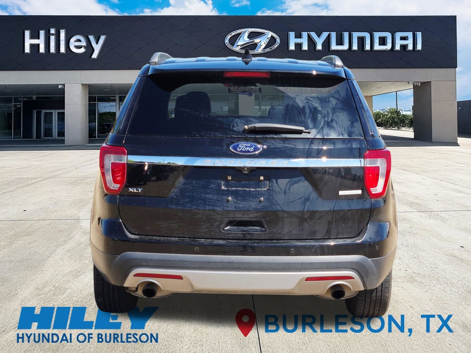 Used 2017 Ford Explorer XLT w/ Equipment Group 202A FWD image 6
