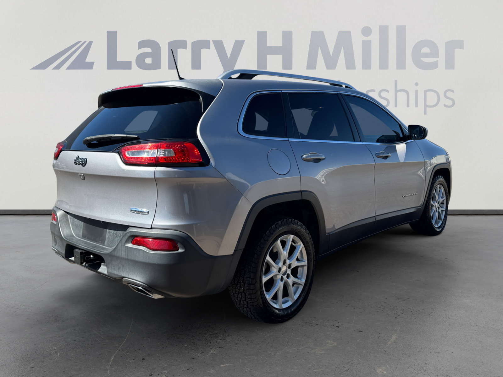 Used 2017 Jeep Cherokee Latitude w/ Comfort/Convenience Group FWD image 5