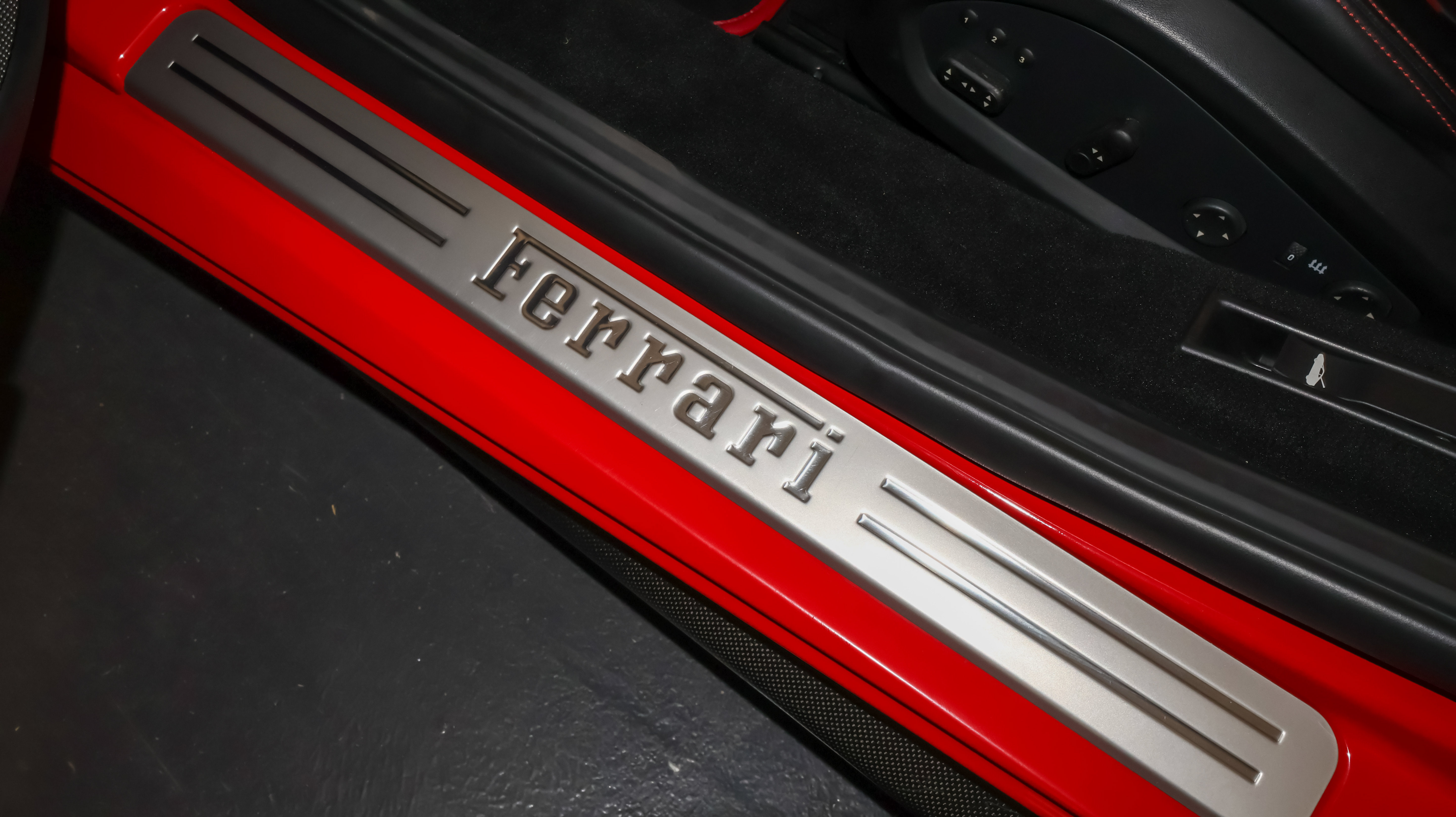 Used 2019 Ferrari 488 Spider RWD image 18