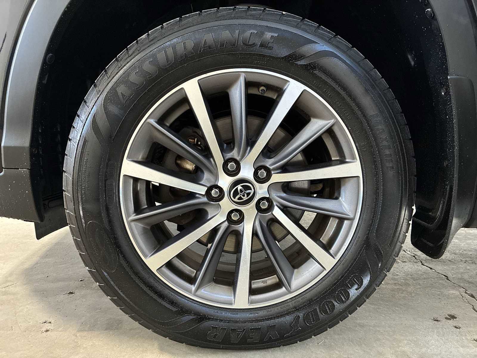 Used 2019 Toyota Highlander XLE image 19