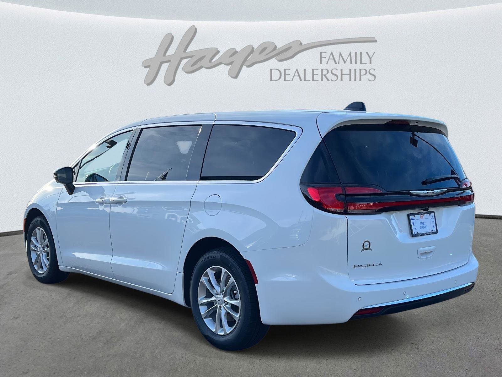 New 2026 Chrysler Pacifica Select FWD image 26