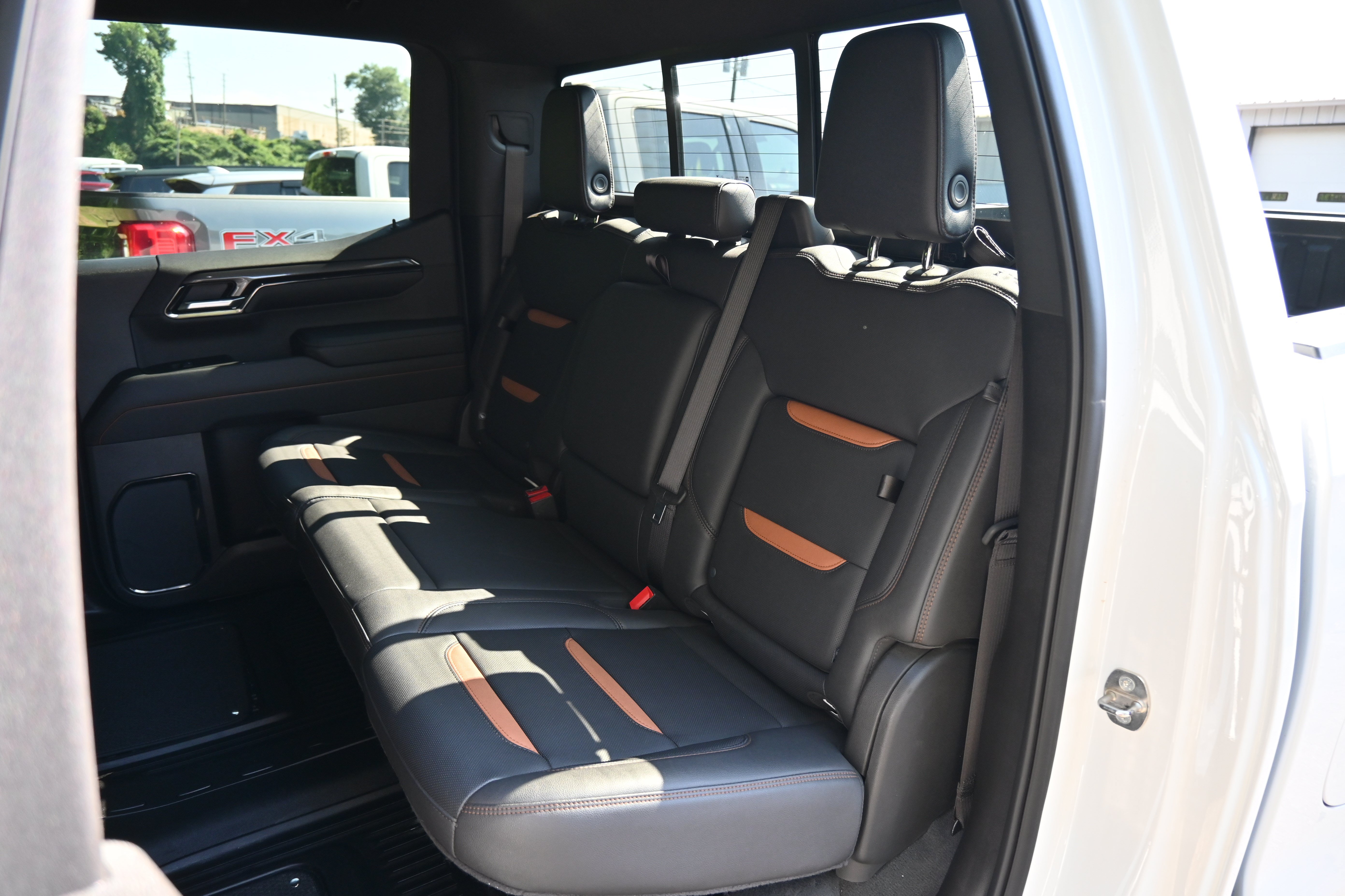 Used 2024 GMC Sierra 1500 AT4 w/ Technology Package AWD/4WD image 32