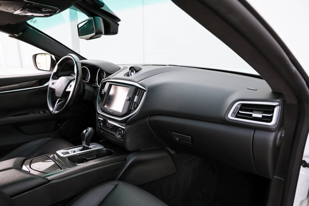 Used 2015 Maserati Ghibli RWD image 23
