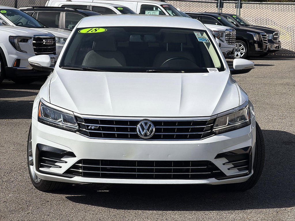 Used 2018 Volkswagen Passat 2.0T R-Line w/ R-Line Lighting Package FWD image 2