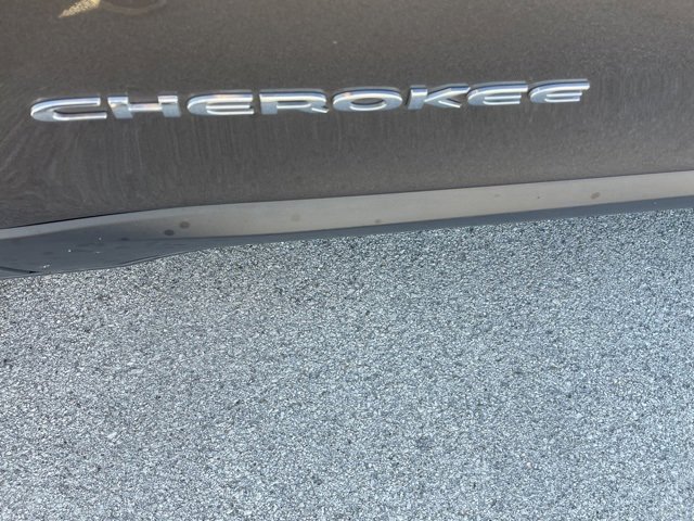 Used 2022 Jeep Cherokee Limited image 5