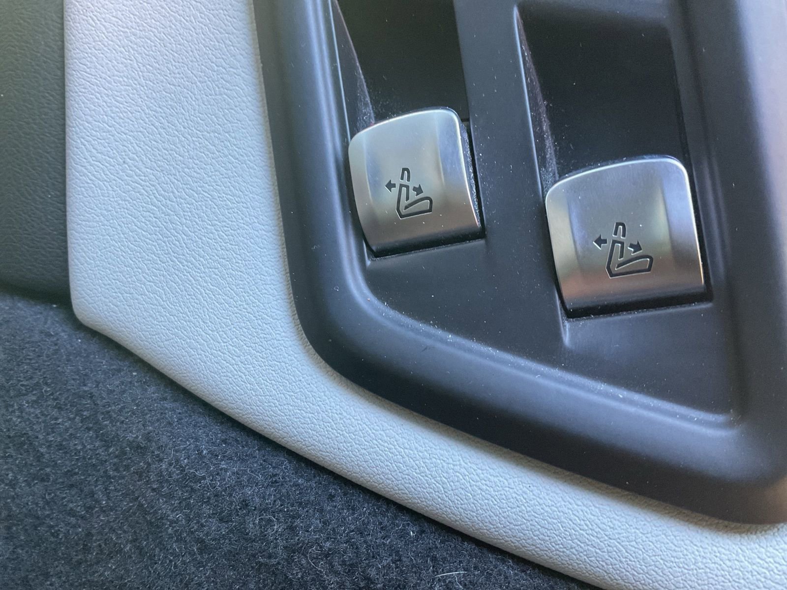 Used 2023 BMW X7 xDrive40i w/ Dynamic Handling Package image 28