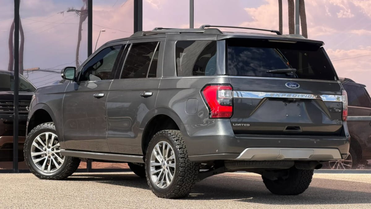 Used 2018 Ford Expedition Limited w/ Equipment Group 301A AWD/4WD image 10