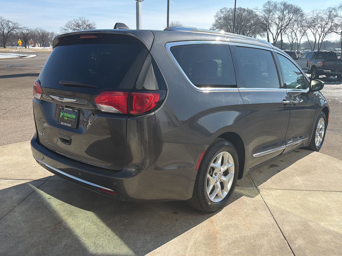 Used 2018 Chrysler Pacifica Touring-L Plus w/ Tire & Wheel Group FWD image 5