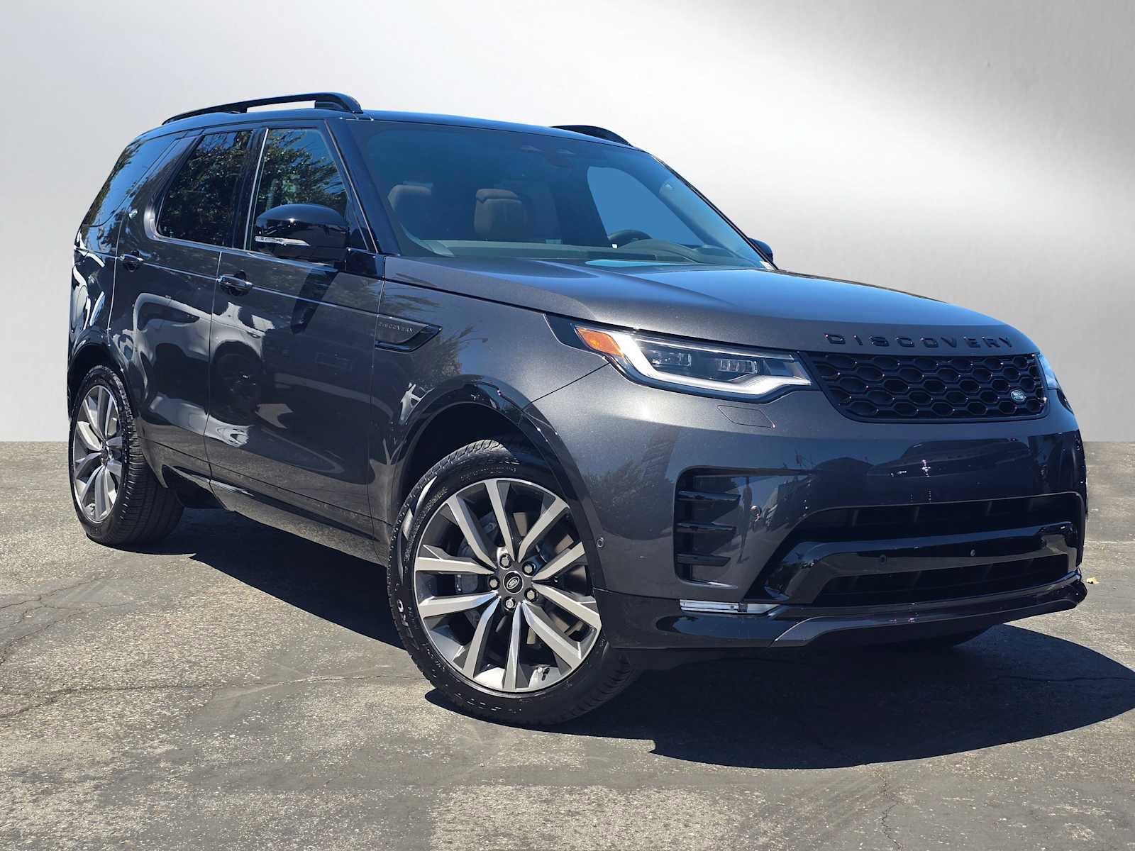 New 2025 Land Rover Discovery Dynamic SE image 7