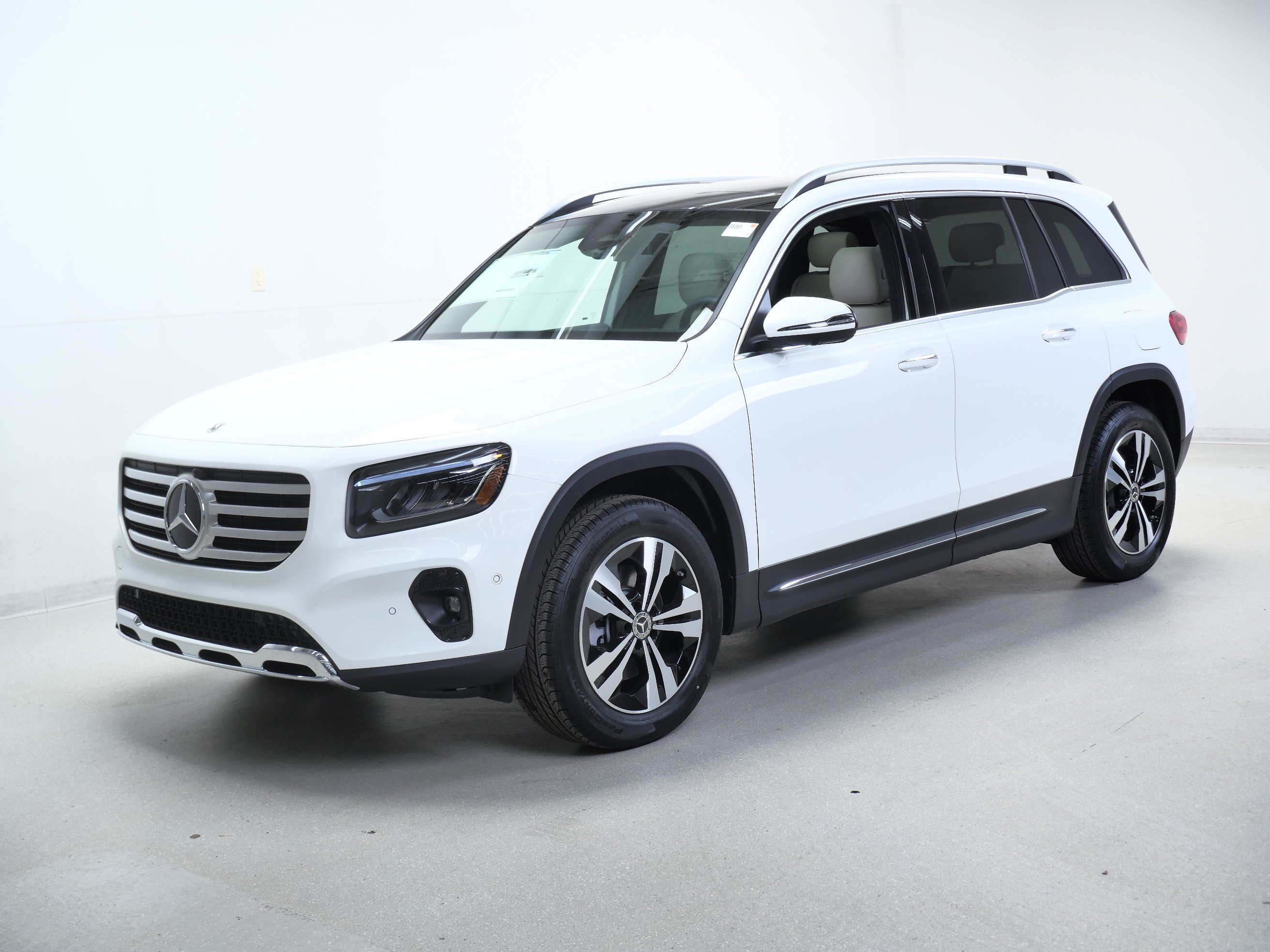 New 2026 Mercedes-Benz GLB 250 4MATIC image 4