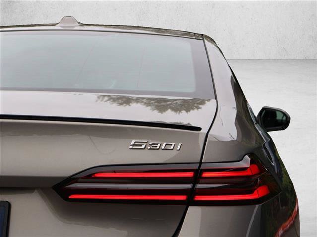 Certified 2026 BMW 530i xDrive AWD/4WD image 8