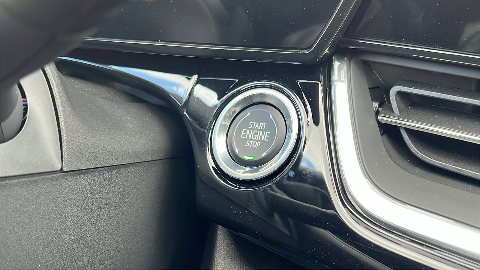 New 2025 Chevrolet Trax RS w/ Driver Confidence Package image 27