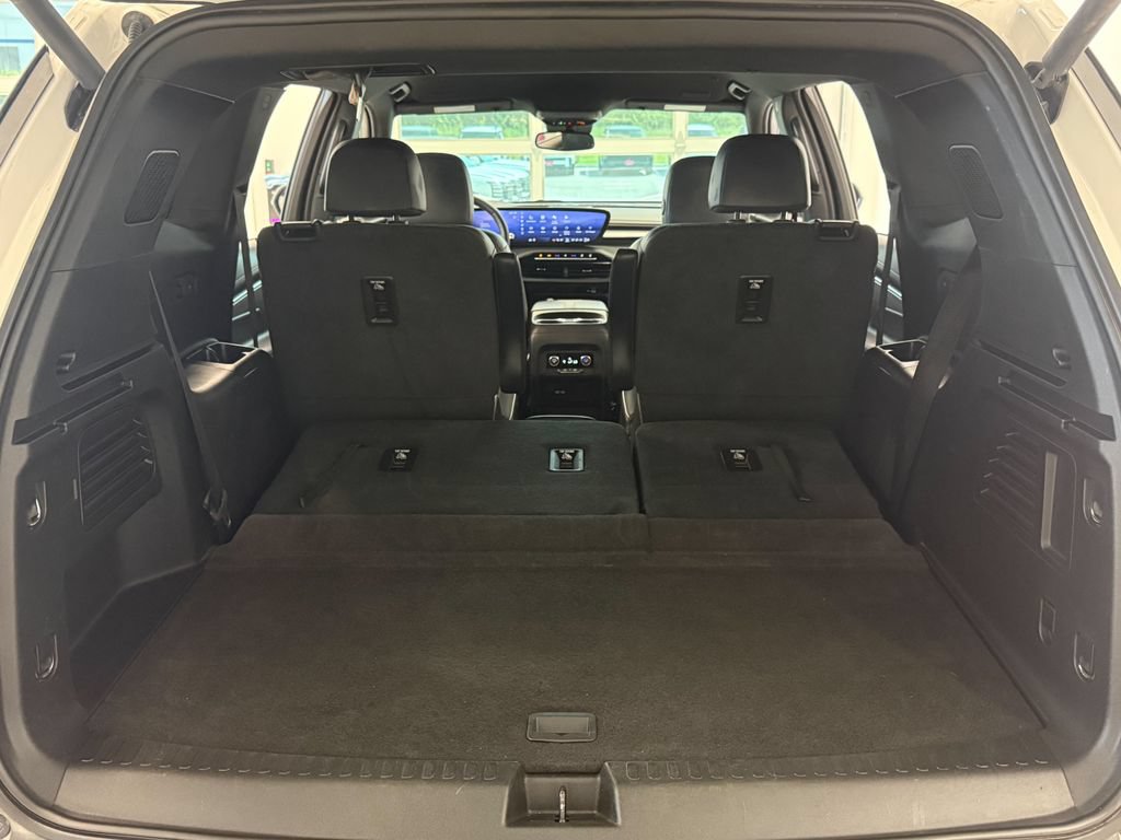 Used 2025 Buick Enclave Preferred FWD image 39