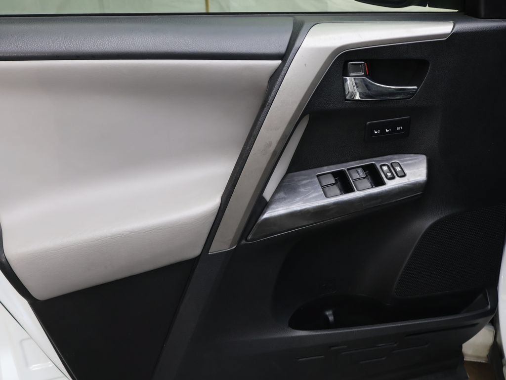 Used 2018 Toyota RAV4 Platinum FWD image 15